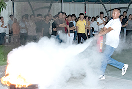 火災(zāi)猛如虎 安全重如山——輝鴻實(shí)業(yè)開展員工消防演練